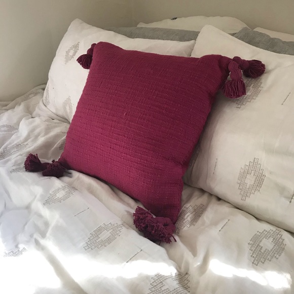 magenta throw pillows